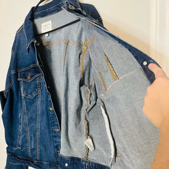 Torrid Denim Medium Distressed Long Sleeves Cotton Jeans Jacket Size 3X - Picture 3 of 9
